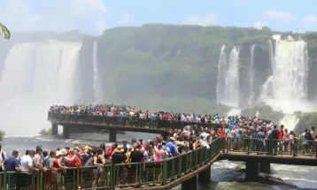 Cataratas do Iguaçu têm vazão cinco vezes acima do normal