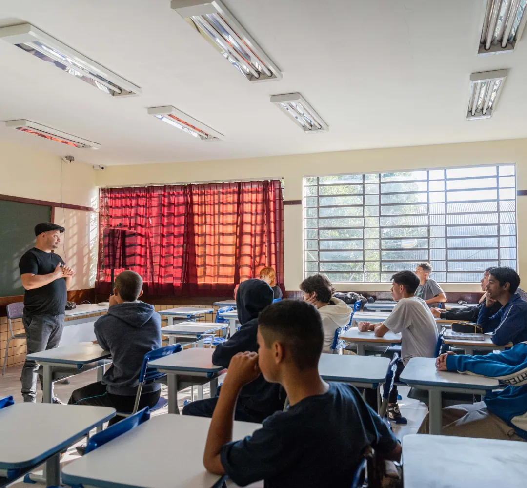 Governo descumpre a lei e não aplica verbas da educação para o Ensino Médio