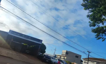 Domingo ensolarado e quente em Cascavel, com máxima de 30°C