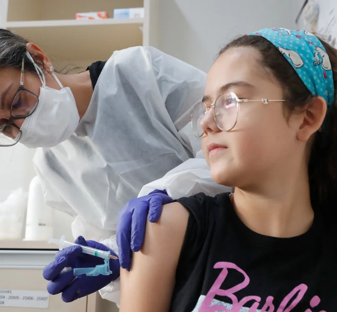 Saúde recebe mais de 7 mil doses de vacinas de varicela, tetraviral, febre amarela e covid