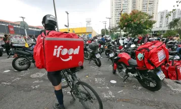 Entregadores mantêm paralisação por melhores condições de trabalho