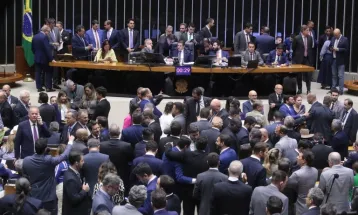 Senadores se posicionam contra o aumento do número de deputados