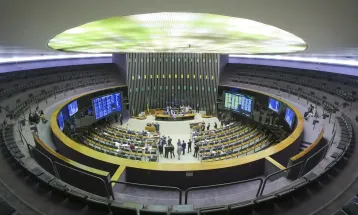 Especialistas veem manobra jurídica em decisão da Câmara sobre golpe
