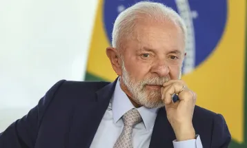 TSE admite ação de Flávio Bolsonaro contra Lula por desfile de Carnaval