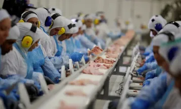 Indústria criou mais de 910 mil empregos em quatro anos, aponta IBGE