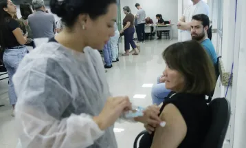 Com aumento da vacinação no Paraná, casos e internações por síndromes gripais diminuem