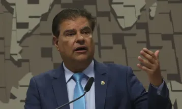 Senadores brasileiros buscam diálogo sobre tarifas impostas por Trump