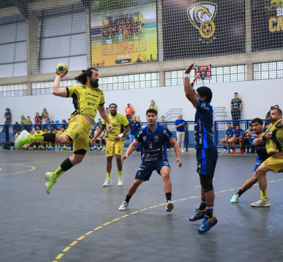 O Cascavel Hand lidera o Estadual
