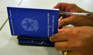 Brasil cria mais de 147 mil empregos com carteira assinada em agosto