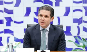 Motta alega questão de segurança para expulsar jornalistas de plenário