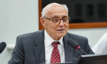 Suplicy passa mal e é internado em Niterói