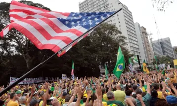 Ato pró-Bolsonaro une governadores e parlamentares de direita em SP