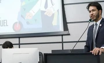 Vereador sofre ataque homofóbico em Maringá e chora ao relatar o caso na tribuna da Câmara