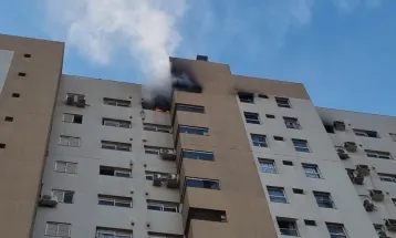 Polícia Científica investiga causas do incêndio que deixou três pessoas gravemente feridas em Cascavel