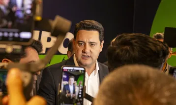Ratinho Junior cresce e aparece à frente de Lula em cenário de 2º turno, diz pesquisa