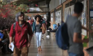 Concluintes de cursos de tecnologia fazem Enade 2025 neste domingo