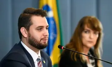 Moraes cobra manifestação de defesa de Filipe Martins sobre descumprimento de medidas cautelares