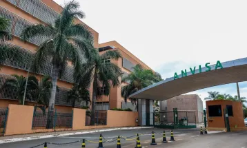 Anvisa proíbe venda de leite condensado e dois suplementos