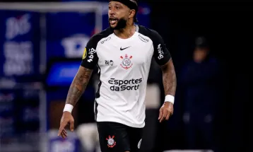Corinthians reabre negociação e tenta manter Memphis Depay no elenco