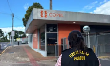 Procon notifica Copel sobre retirada de resíduos após podas de árvores