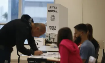 Eleições 2026: quem trabalha como mesário tem direito a folga em dobro
