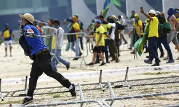 Congresso derruba veto de Lula e reduz penas de golpistas; organizações veem risco de impunidade