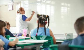 Congresso instala comissão da MP que reajusta o piso dos professores em 5,4%