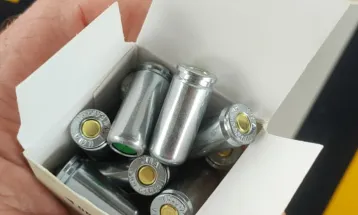 PRF apreende pistola de treinamento e mercadorias em fiscalização na BR-277 em Cascavel