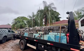 PMPR apreende mais de 5 toneladas de maconha e fuzil em Planaltina do Paraná