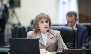 Deputada Luciana Rafagnin cobra Ratinho Junior por pagamento retroativo a servidores do Paraná