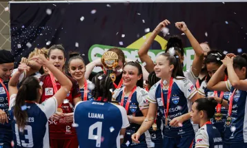 Stein Cascavel Futsal goleia Barateiro, conquista o tricampeonato da Supercopa e garante vaga na Libertadores