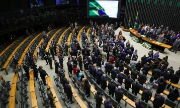 Governo prevê gasto com pessoal R$ 8 bilhões abaixo do limite em 2027