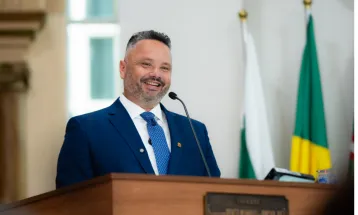 Fim da linha: posse de Luciano Carvalho sela saída de Lórens da Câmara de Curitiba