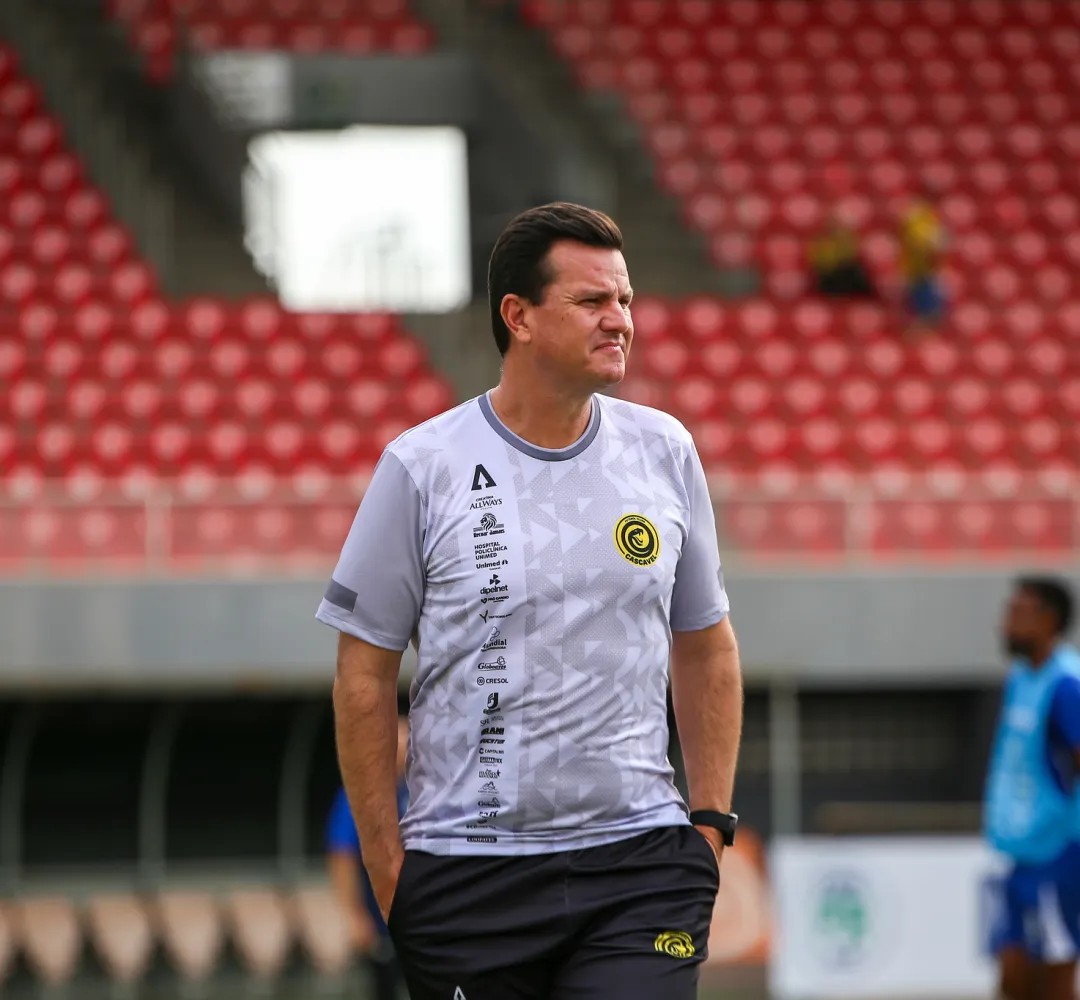 Cesar Bueno, técnico do Cascavel