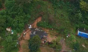 Família morre soterrada após barranco desabar sobre casa em Ponta Grossa