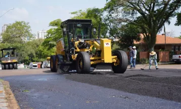 Prefeitura reforça trabalho e mais de 300 quadras já receberam reperfilamento asfáltico em Cascavel