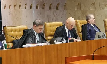 Moraes e Mendonça ficam lado a lado em sessão do STF que analisa crise do Banco Master