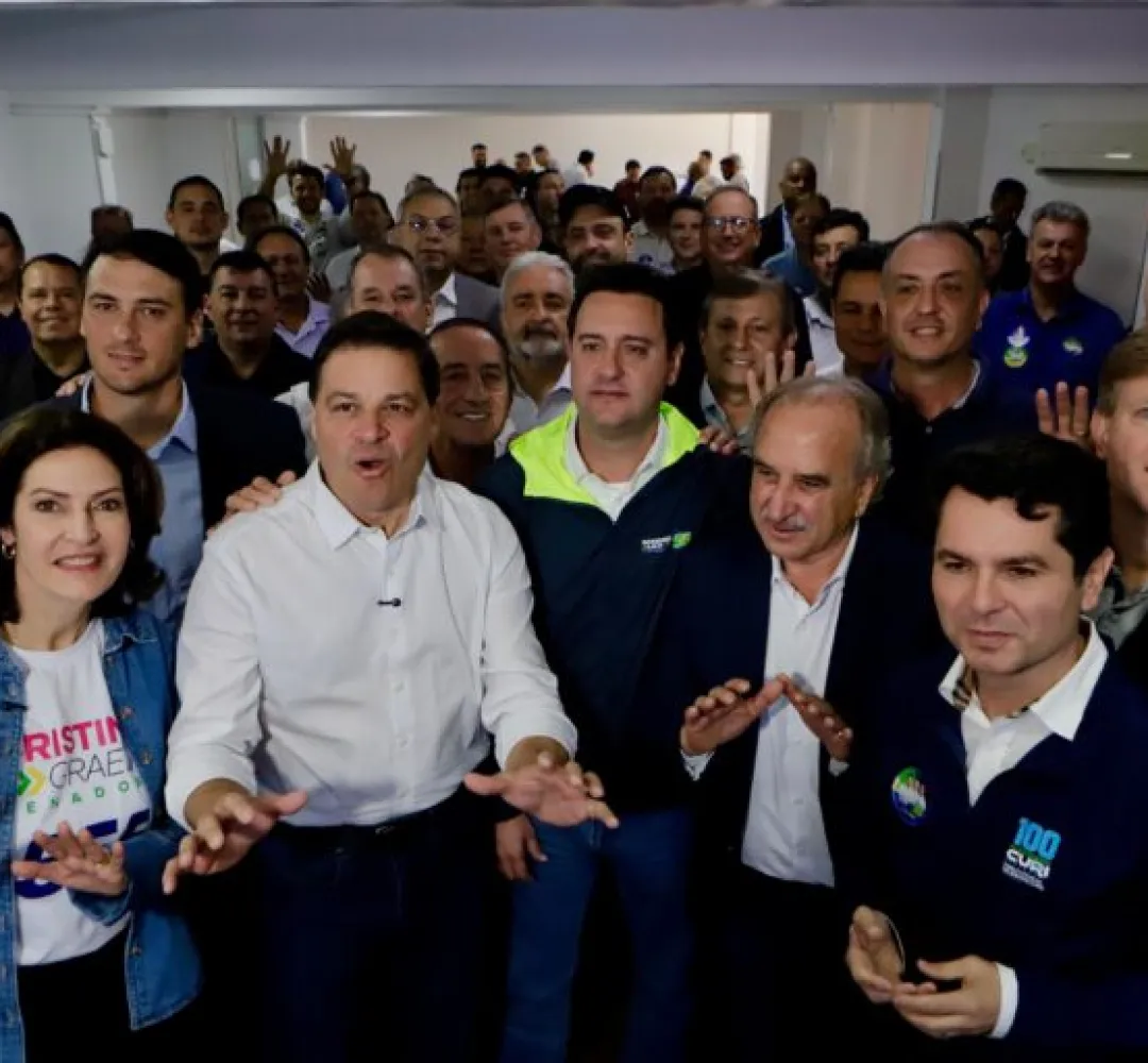 Sandro Alex e Ratinho Jr. com prefeitos na AMOP