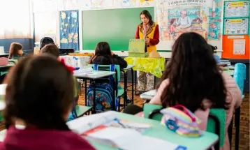 TCE-PR manda Colombo pagar retroativamente piso nacional a professores