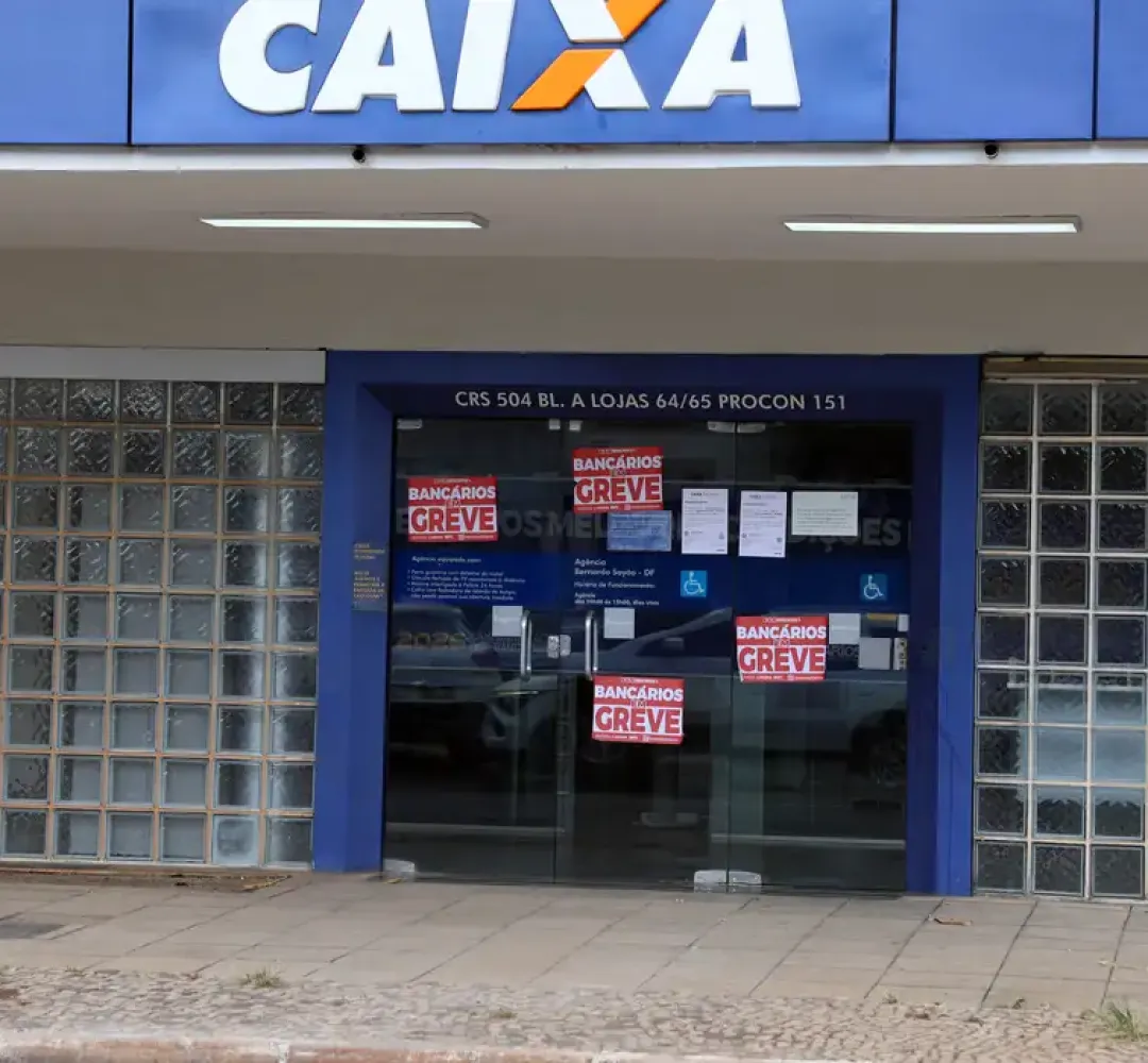 Funcionários da Caixa mantém greve
